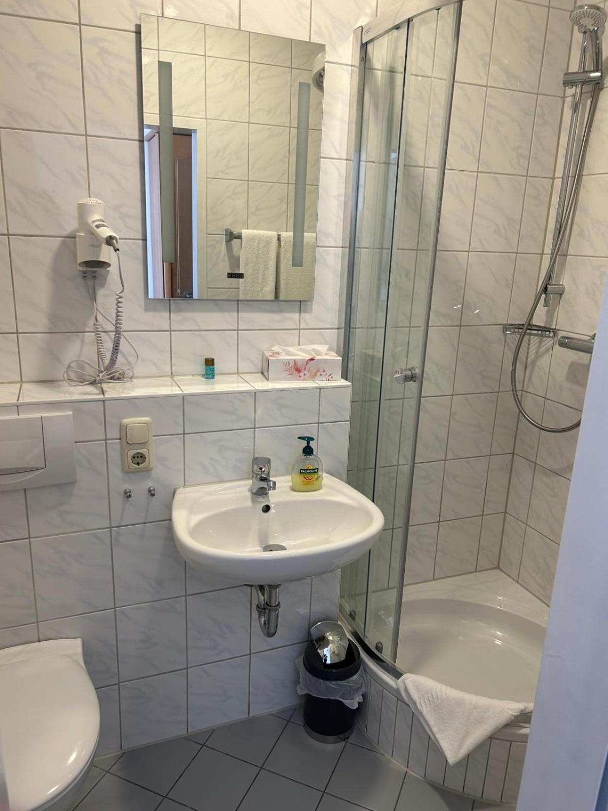 Hotel-Gasthof Zur Krone Waldaschaff Extérieur photo