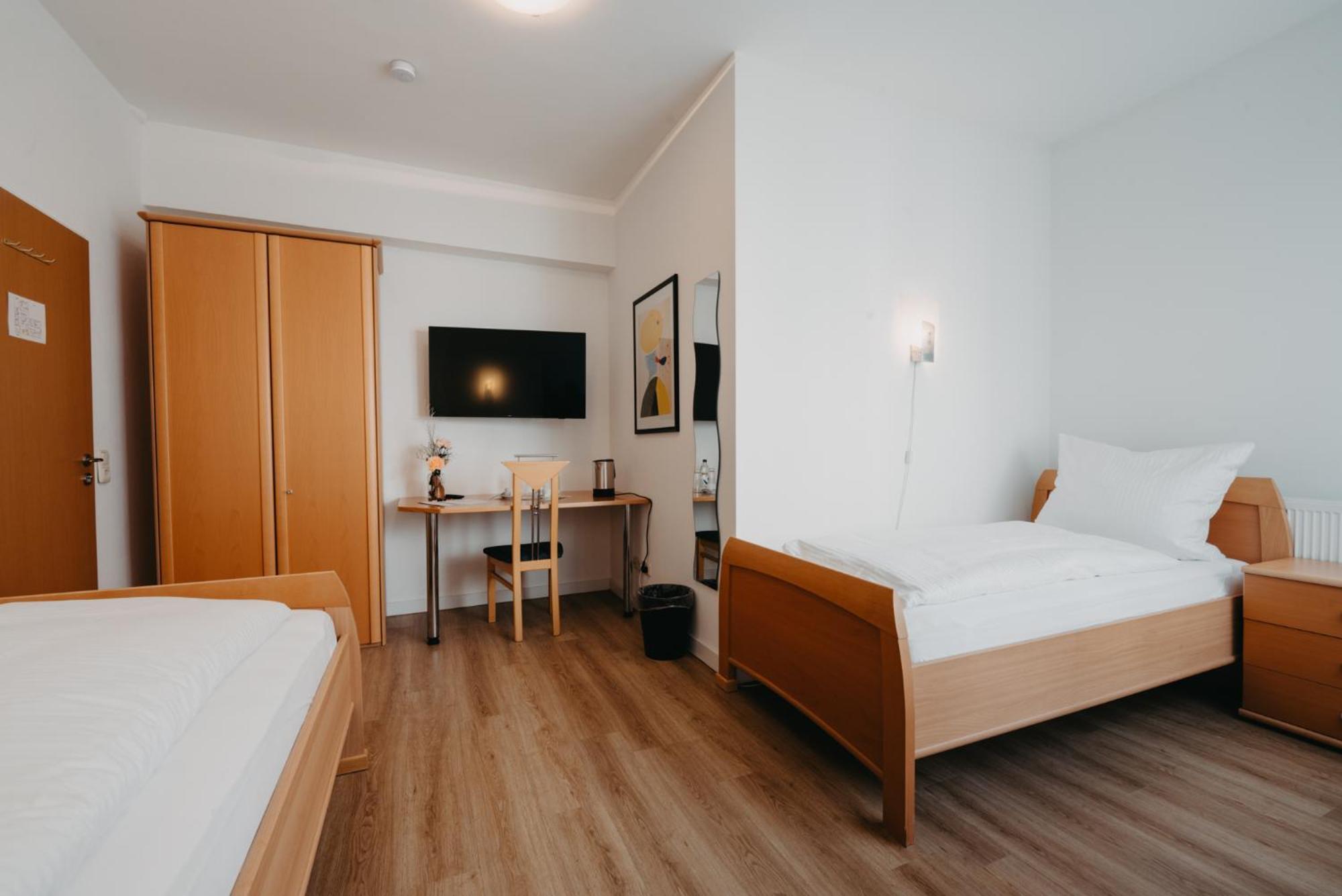 Hotel-Gasthof Zur Krone Waldaschaff Extérieur photo